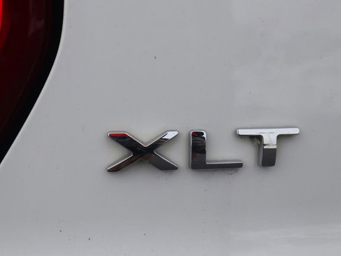 Used 2017 Ford Explorer XLT image 27