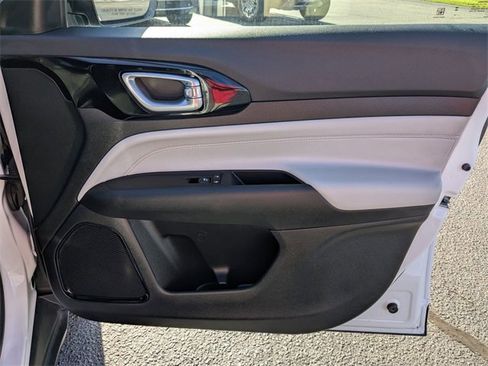 Used 2024 Jeep Compass Limited image 33