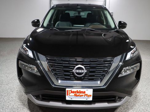 Used 2023 Nissan Rogue SV image 4