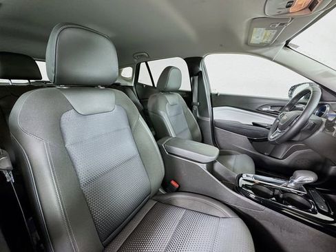 Used 2025 Chevrolet Trax LT w/ LT Convenience Package image 27