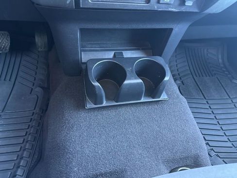 Used 2018 Nissan Titan SV image 20