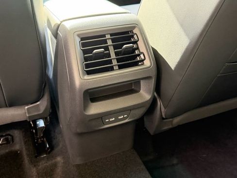 Certified 2026 Volkswagen Tiguan SE FWD image 15