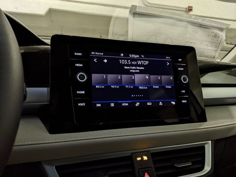 New 2026 Volkswagen Taos SE image 16