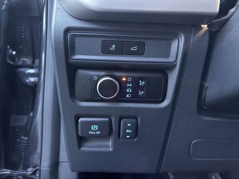 Certified 2024 Ford Expedition XLT image 32