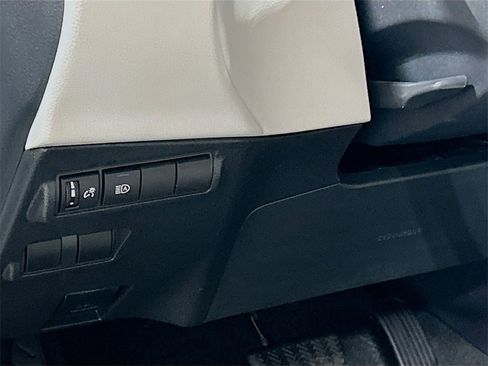 Used 2023 Toyota Corolla Cross LE image 8