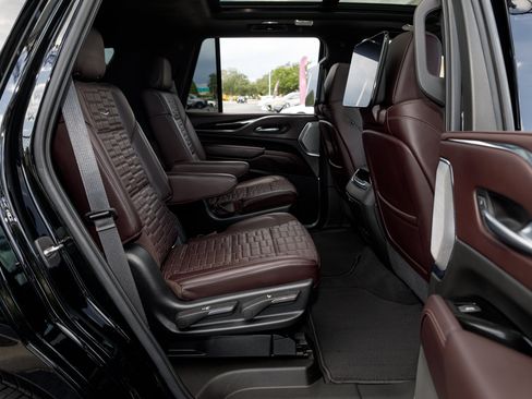 Used 2021 Cadillac Escalade Premium Luxury Platinum RWD image 41