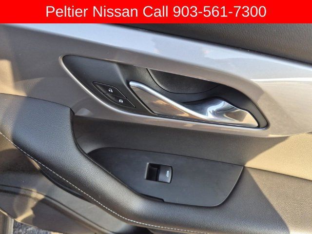 Used 2025 Chevrolet Blazer LT FWD image 13