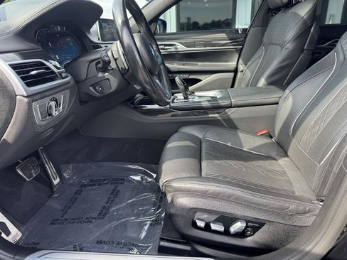 Used 2022 BMW 740i xDrive w/ M Sport Package AWD/4WD image 10