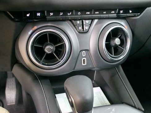 Used 2025 Chevrolet Blazer LT FWD image 19