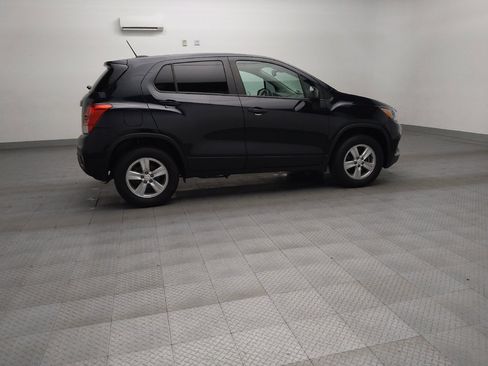 Used 2022 Chevrolet Trax LS w/ Tint and Cruise Package AWD/4WD image 10