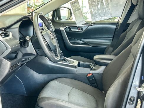 Used 2025 Toyota RAV4 XLE w/ Convenience Package FWD image 17