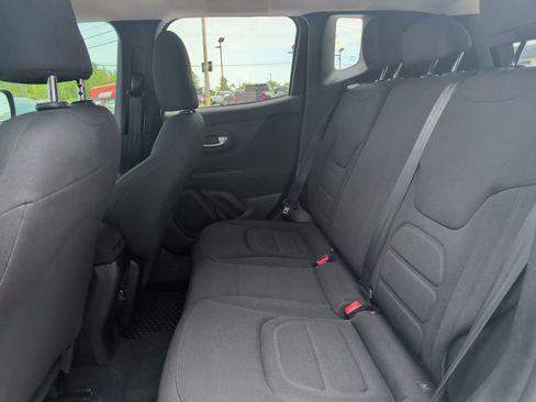 Used 2019 Jeep Renegade Latitude w/ Cold Weather Group AWD/4WD image 18