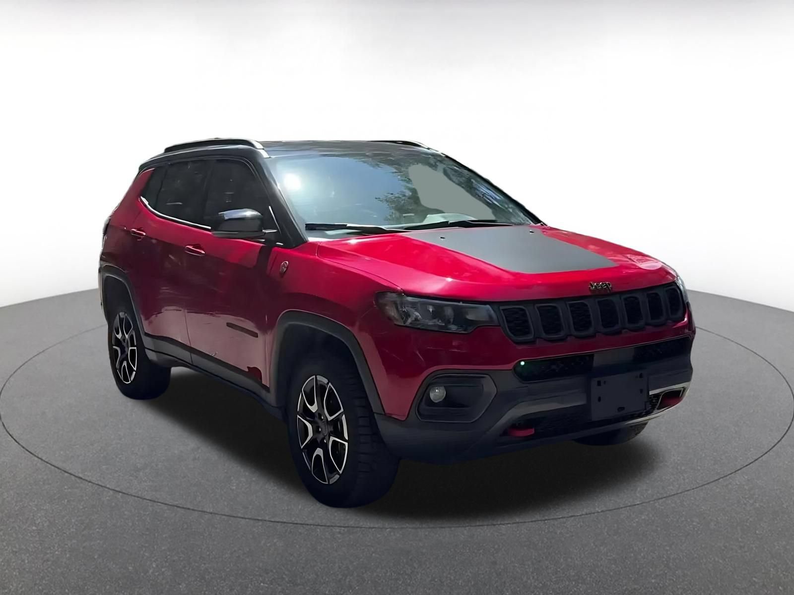 Used 2025 Jeep Compass Trailhawk AWD/4WD image 3