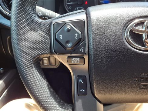Used 2021 Toyota Tacoma TRD Off-Road w/ Technology Package AWD/4WD image 15