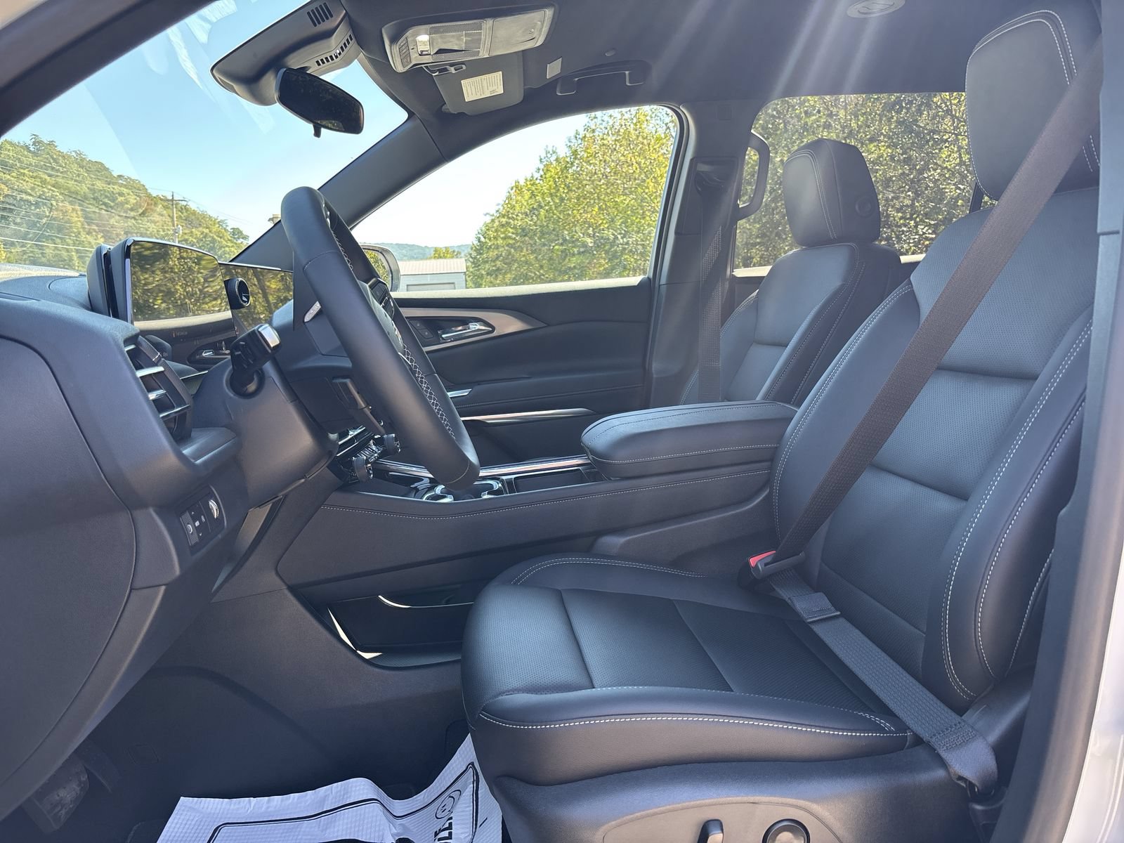 New 2027 Chevrolet Traverse LT FWD image 14