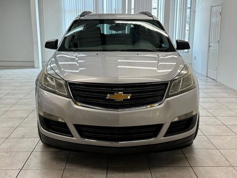 Used 2013 Chevrolet Traverse LS FWD image 2