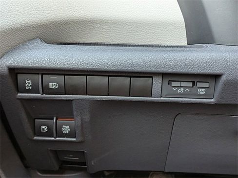 Used 2024 Toyota Sienna XLE image 29