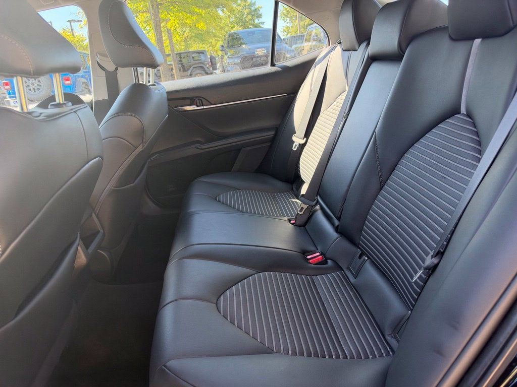 Used 2022 Toyota Camry SE w/ Convenience Package FWD image 18