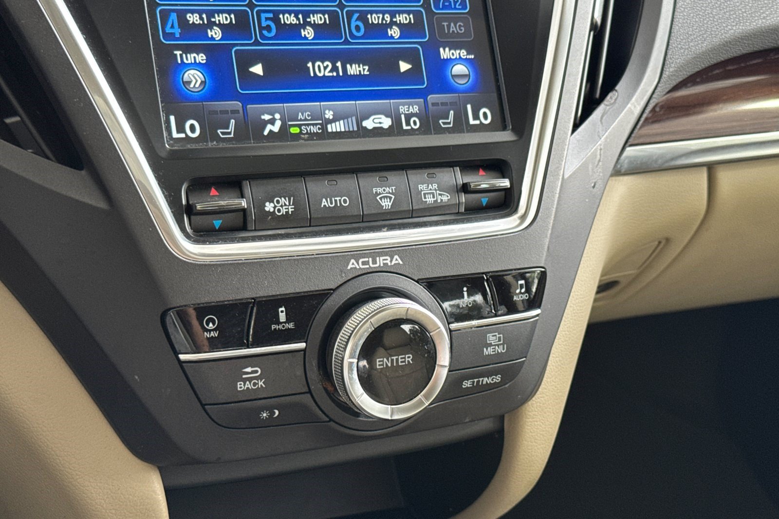 Used 2016 Acura MDX w/ Technology Package AWD/4WD image 28