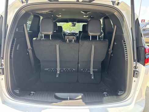 New 2027 Chrysler Pacifica Select FWD image 9