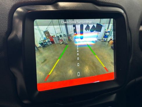 Used 2018 Jeep Renegade Latitude w/ UConnect 8.4 Nav Group AWD/4WD image 23