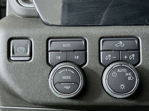 Used 2024 Chevrolet Silverado 1500 LT image 16