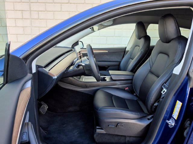 Used 2025 Tesla Model Y Long Range AWD/4WD image 19