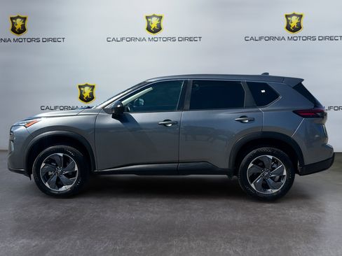 Used 2025 Nissan Rogue SV FWD image 2