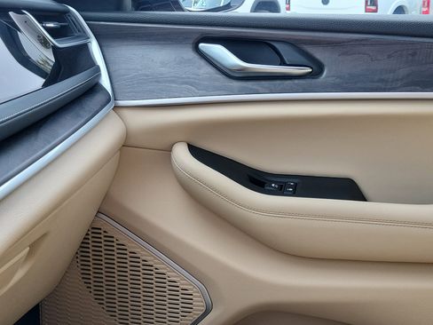 Used 2022 Jeep Grand Cherokee Limited 4xe w/ Luxury Tech Group II image 31