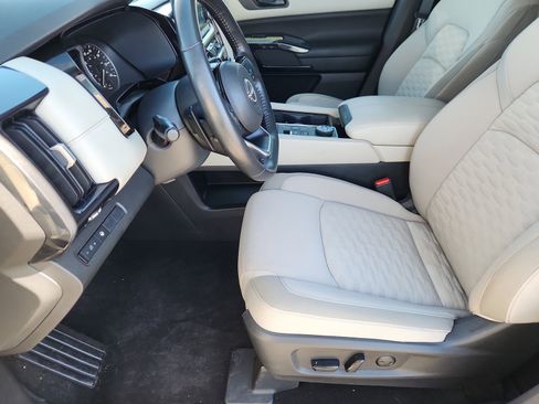 Used 2023 Nissan Pathfinder SV w/ Cargo Package image 10