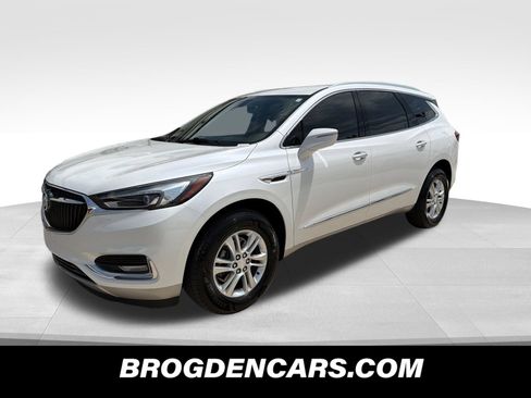 Used 2018 Buick Enclave Essence w/ Trailering Package FWD image 4