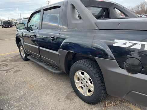 Used 2003 Chevrolet Avalanche 4x4 w/ Suspension Package, Off-Road image 12