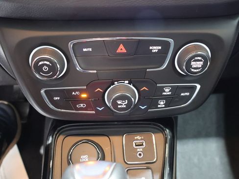 Used 2020 Jeep Compass Limited w/ Rear Convenience Group AWD/4WD image 34