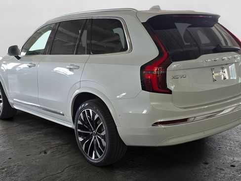 Certified 2024 Volvo XC40 B5 Ultimate w/ Protection Package Premier AWD/4WD image 7
