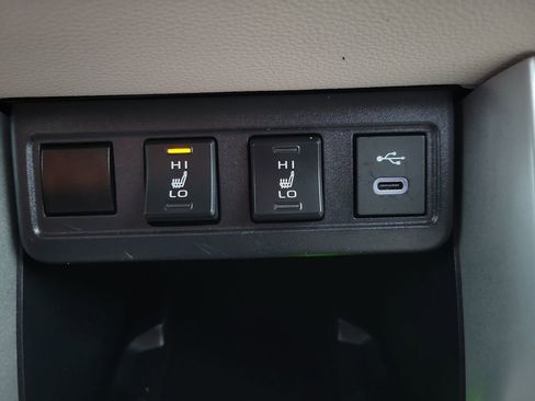 Used 2024 Toyota Corolla Cross XLE image 21