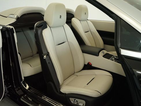Used 2018 Rolls-Royce Dawn RWD image 11