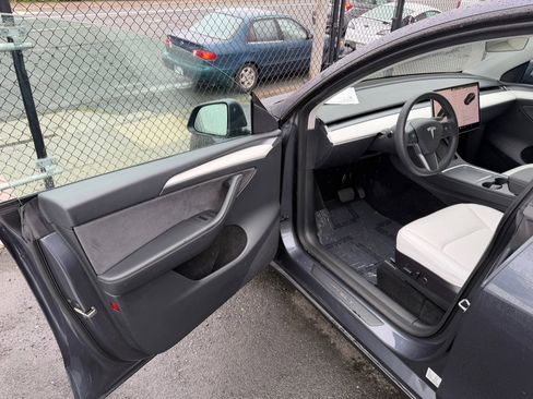 Used 2023 Tesla Model Y Long Range image 9