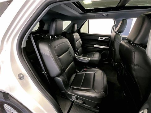 Used 2022 Ford Explorer XLT w/ Equipment Group 202A image 26
