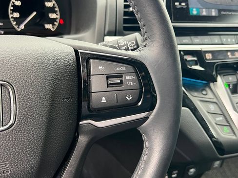 Used 2025 Honda Odyssey Touring image 23