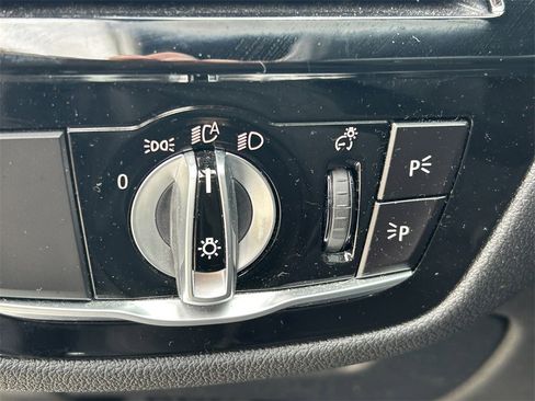 Used 2021 BMW 540i w/ Premium Package image 28