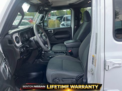 Used 2024 Jeep Wrangler Unlimited w/ Convenience Group AWD/4WD image 10