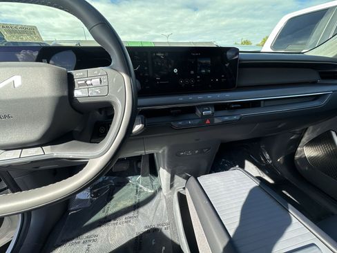 Certified 2026 Kia EV9 Land image 24