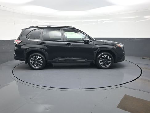 Certified 2025 Subaru Forester Premium AWD/4WD image 2
