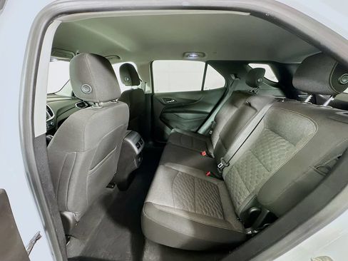 Used 2018 Chevrolet Equinox LT FWD image 16