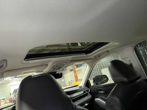 Certified 2022 Toyota Highlander XLE image 24