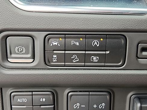 Certified 2023 Chevrolet Suburban Z71 w/ Luxury Package AWD/4WD image 26