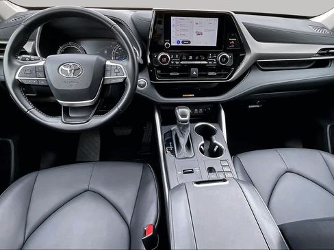 Used 2025 Toyota Highlander XLE AWD/4WD image 15