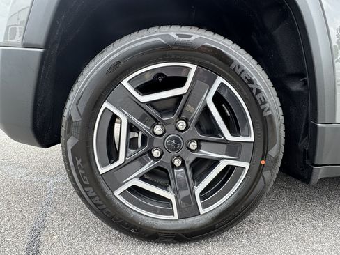 New 2026 Jeep Cherokee Laredo AWD/4WD image 19
