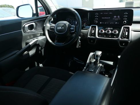 Used 2023 Kia Sorento LX FWD image 24