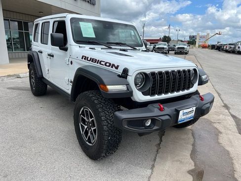 Used 2025 Jeep Wrangler Unlimited Rubicon w/ Convenience Group AWD/4WD image 8